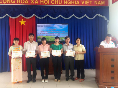 Hội thi đồ dùng dạy học tự làm
