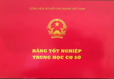 Học sinh nhận bằng tốt nghiệp NH 2015-2016