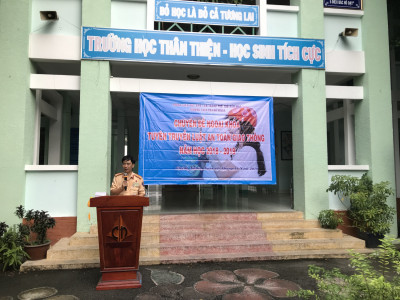 Sinh hoạt ngoại khóa "Tuyên truyền luật An toàn giao thông" năm học 2018-2019