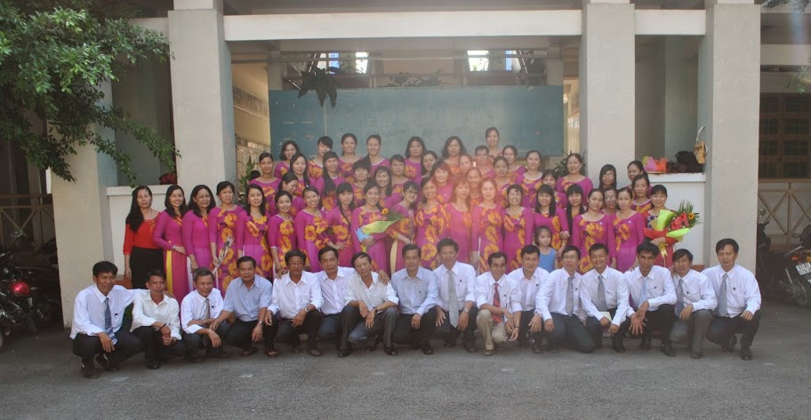 Tập thể GV-CNV trường