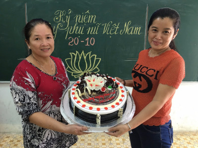 Trường THCS Chánh Nghĩa tổ chức sinh hoạt kỷ niệm ngày Phụ nữ Việt Nam 20-10-2017